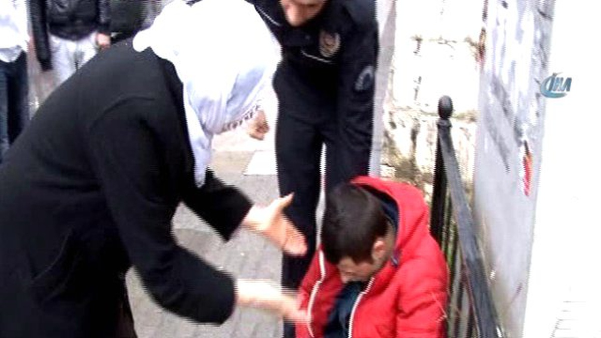Bonzai İçen Oğlunu Görünce Gözyaşlarına Boğuldu