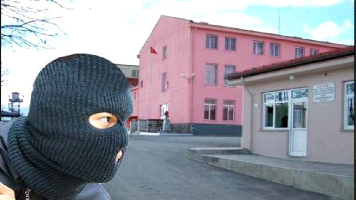 Eyüp\'te Otomobili Güpegündüz Soydular