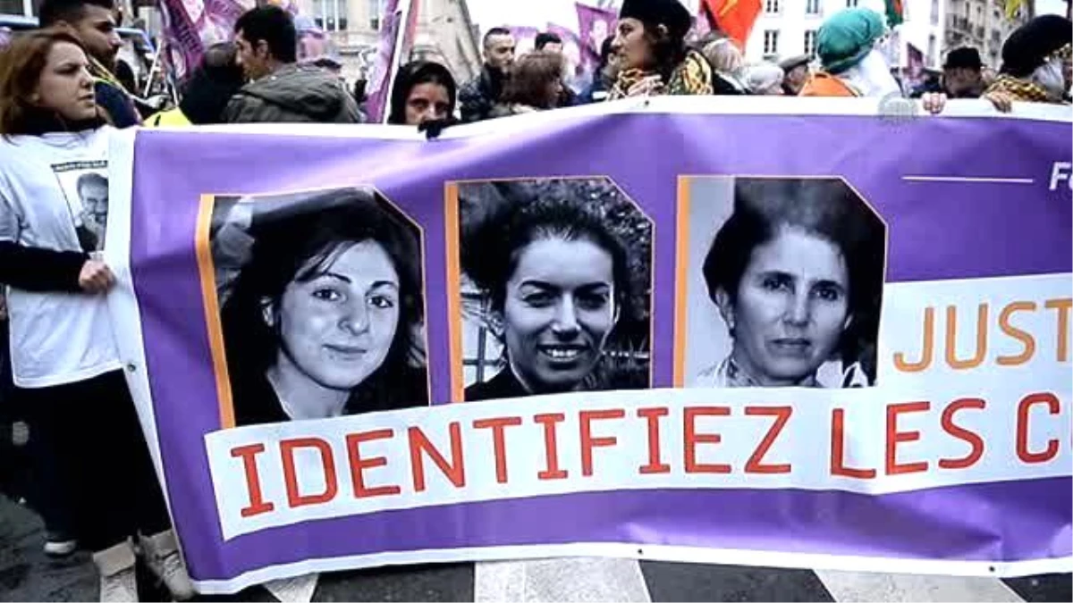Paris\'te 3 Kadının Öldürülmesi Protesto Edildi