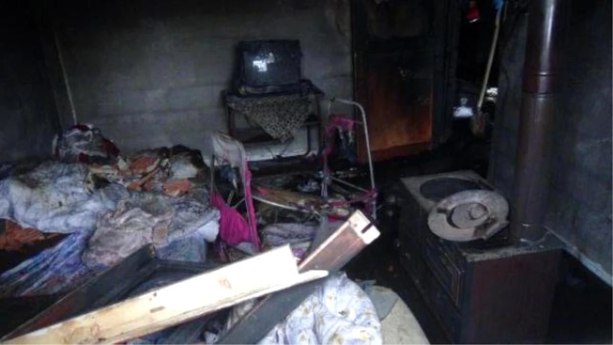 Rize\'de Ev Yangını: Anne Baba Öldü, 2 Çocuk Kurtuldu