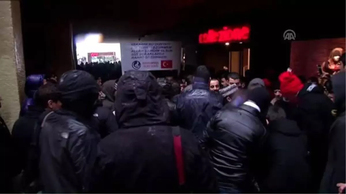 Uygur Türkleri İçin Kefenli Protesto