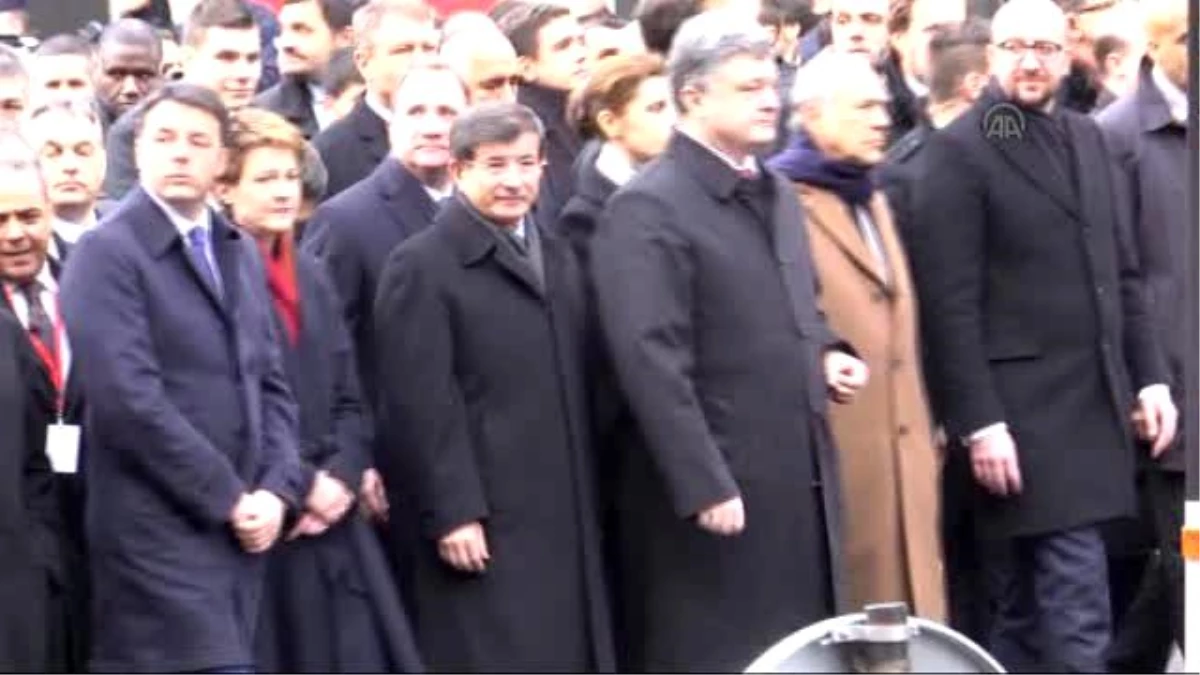 Başbakan Davutoğlu, "Cumhuriyet Yürüyüşü"Ne Katıldı