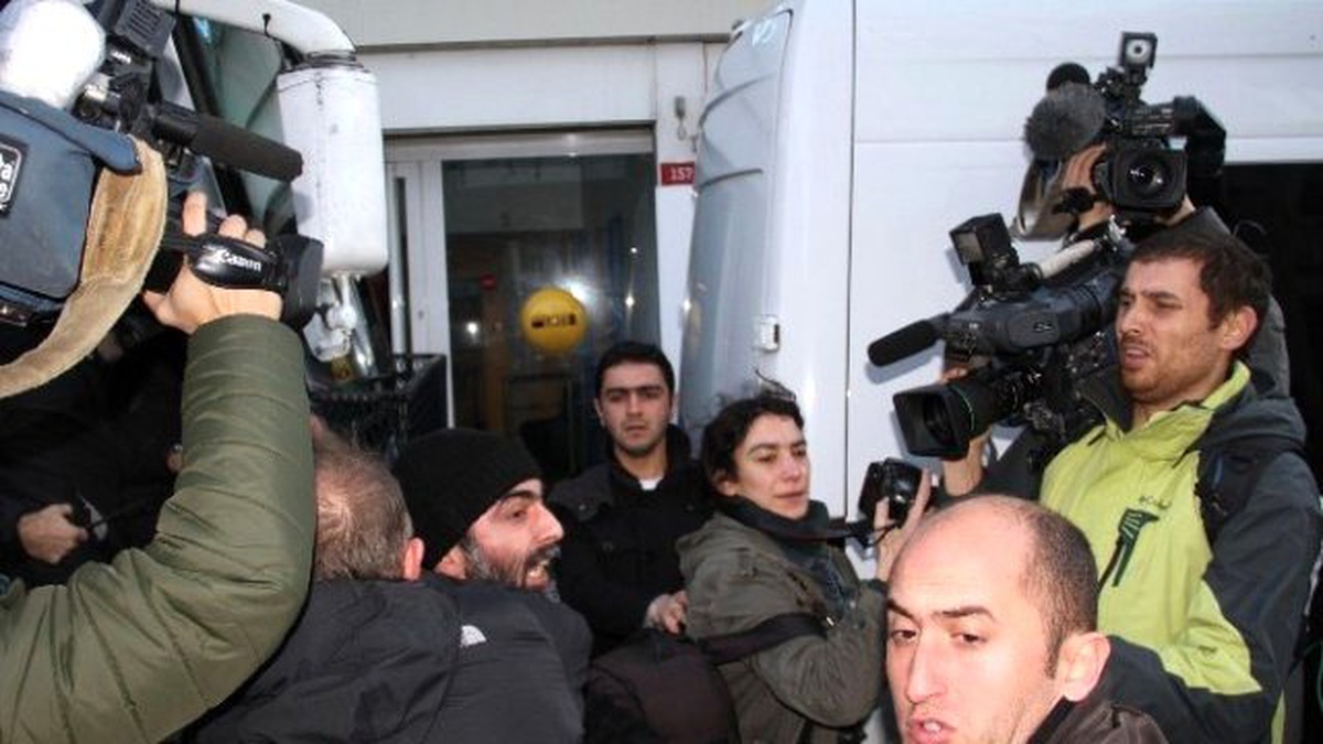 Beyoğlu\'nda Fransa\'ya Destek Yürüyüşünde Olay Çıktı