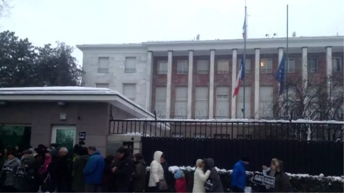 Fransa Büyükelçiliği Önünde Terör Saldırıları Protesto Edildi