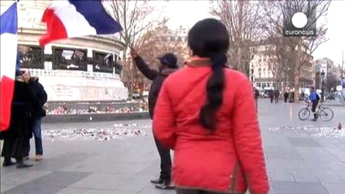 Fransa\'da Yüz Binler Cumhuriyet Yürüyüşü\'ne Katılıyor