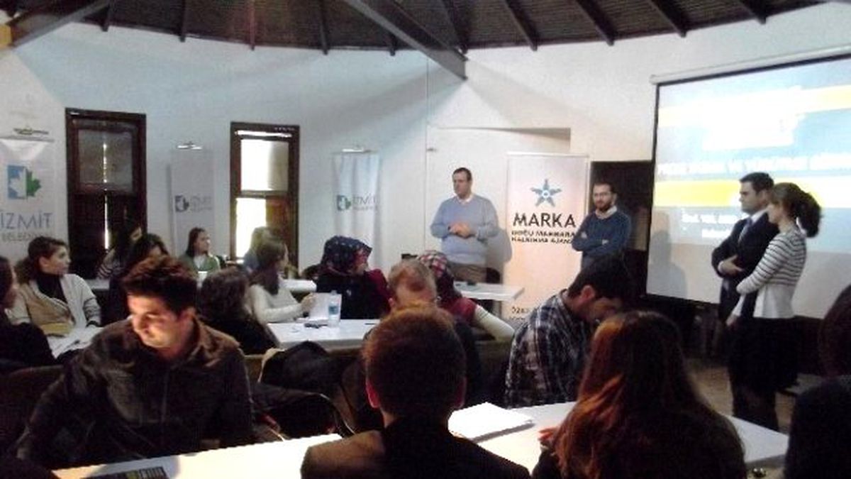 Gençlere Proje Yazma Eğitimi Verildi