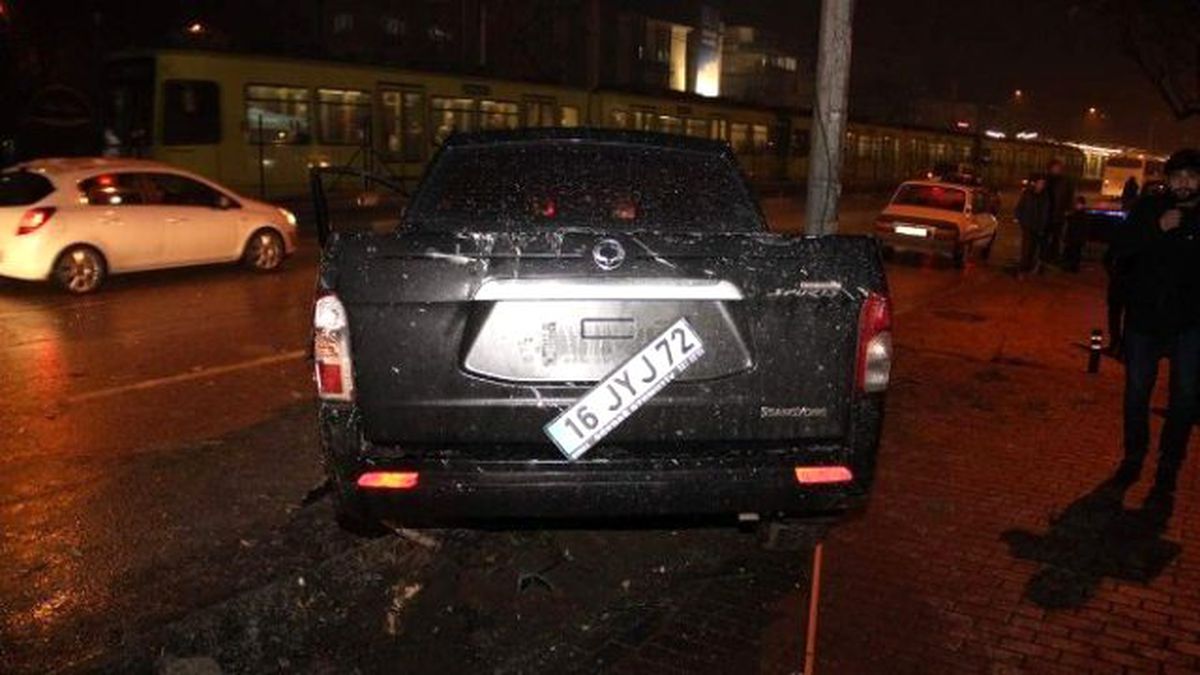 Hızını Alamayan Otomobil Boya Dükkanına Daldı