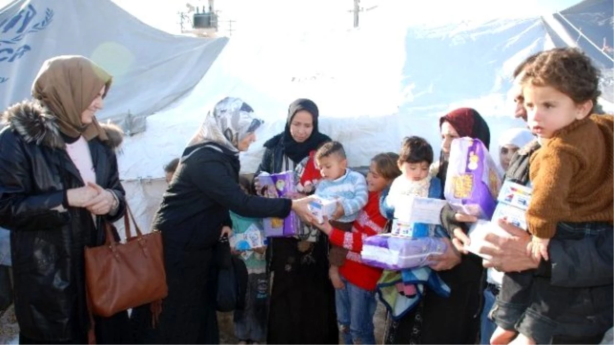 İstanbul\'daki 8 Kadın Derneğinden Midyat\'ta Yaşayan Suriye ve Iraklılara Yardım Eli