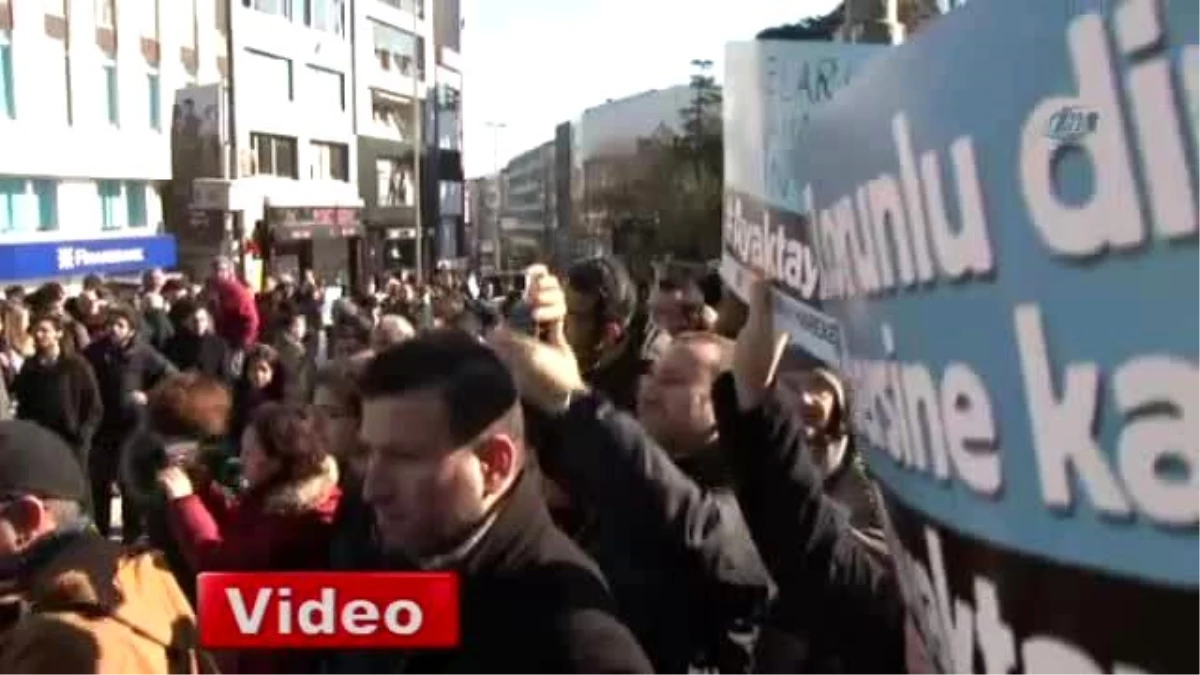Kadıköy Meydanı\'nda Eylem Yapmak İsteyen Gruba Polis Engeli
