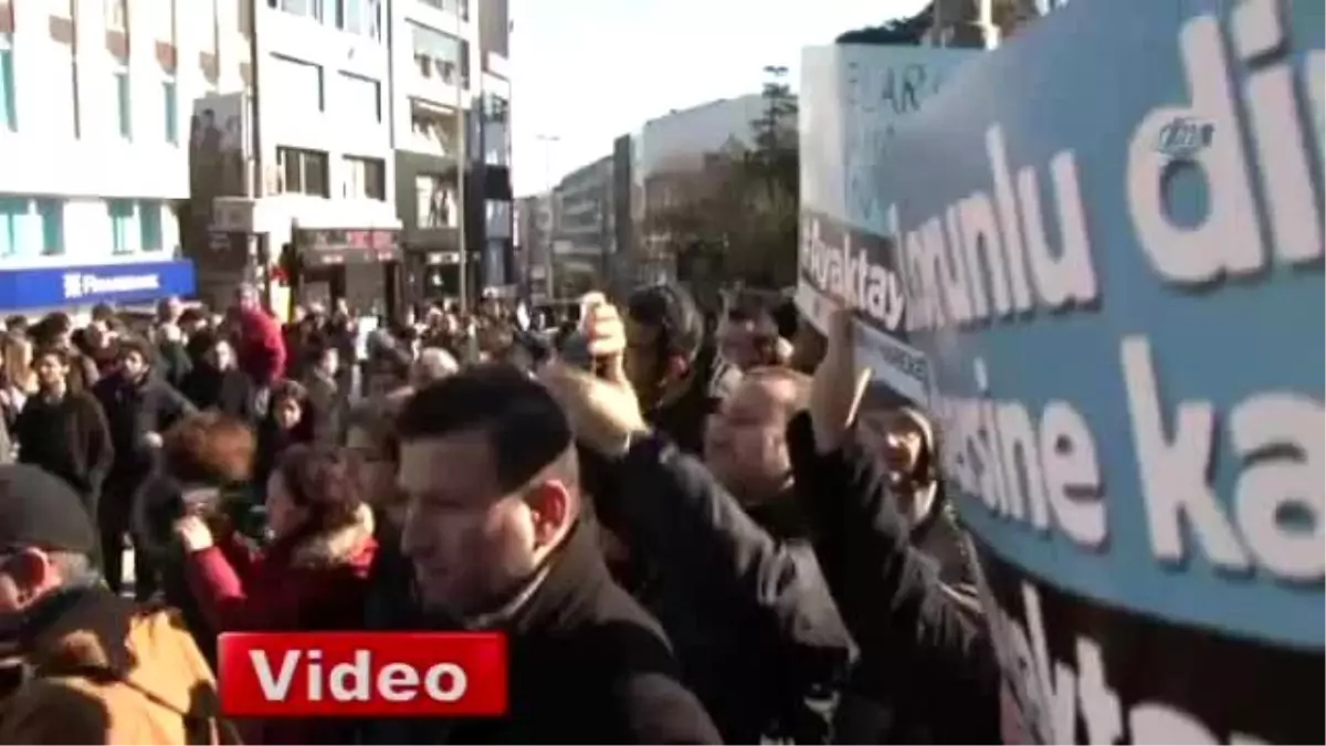 Kadıköy Meydanı'nda Eylem Yapmak İsteyen Gruba Polis Engeli