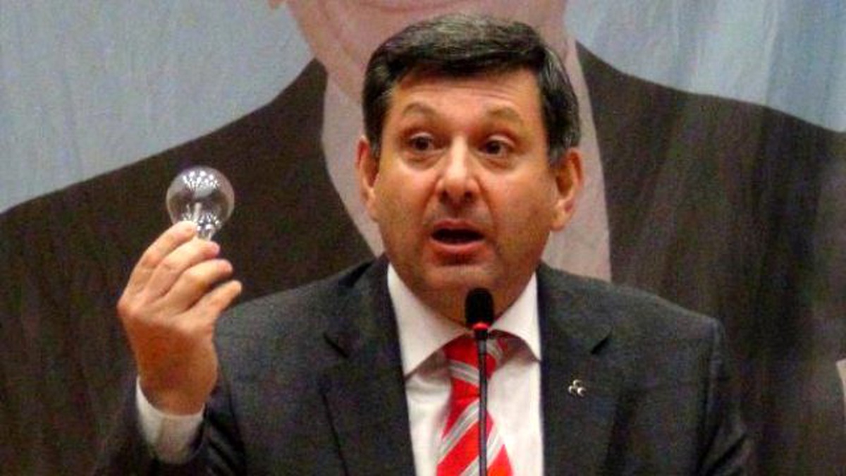 MHP Rize İl Başkanı\'ndan Elektrik Kesintilerine Ampullü Protesto