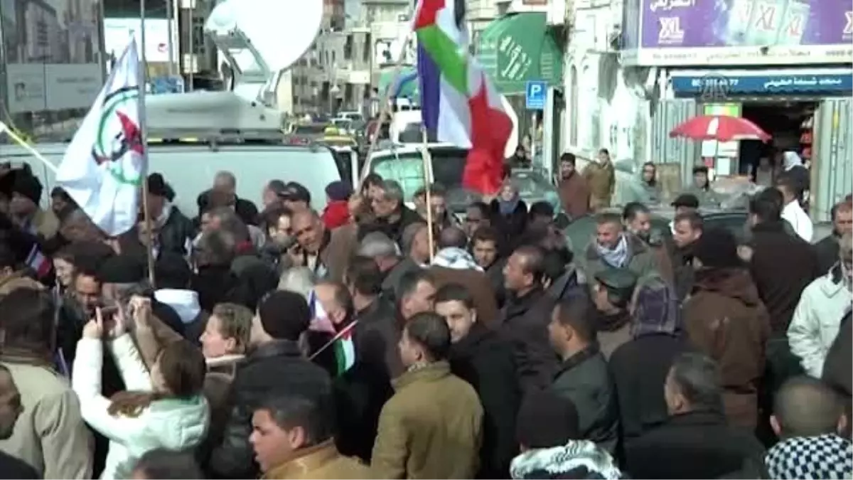 Paris\'teki Terör Saldırıları Protesto Edildi