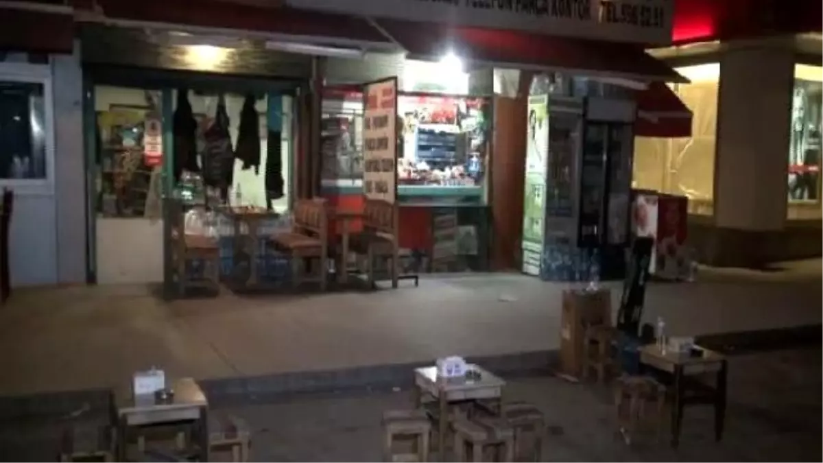 Pendik\'te İki Esnaf Grubu Çatıştı; 1 Ölü, 3 Yaralı...