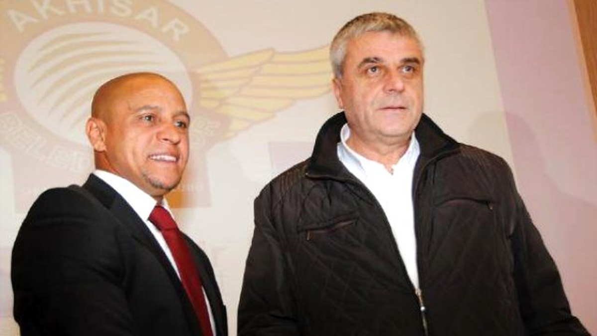 Roberto Carlos Akhisar\'la Sözleşme İmzaladı