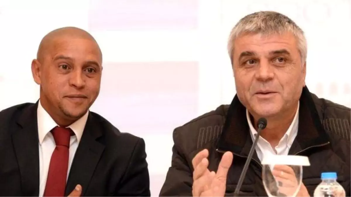 Roberto Carlos İmzayı Attı