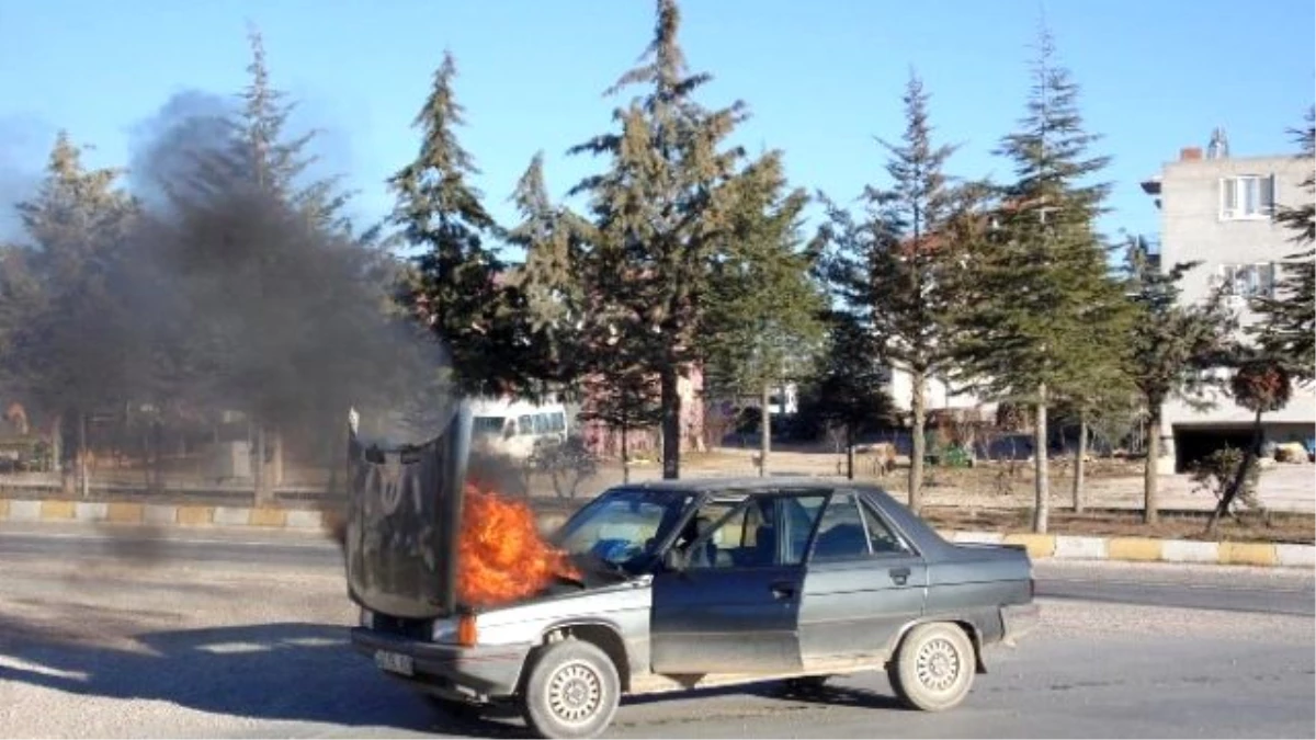 Seyir Halindeki Otomobilde Korkutan Yangın