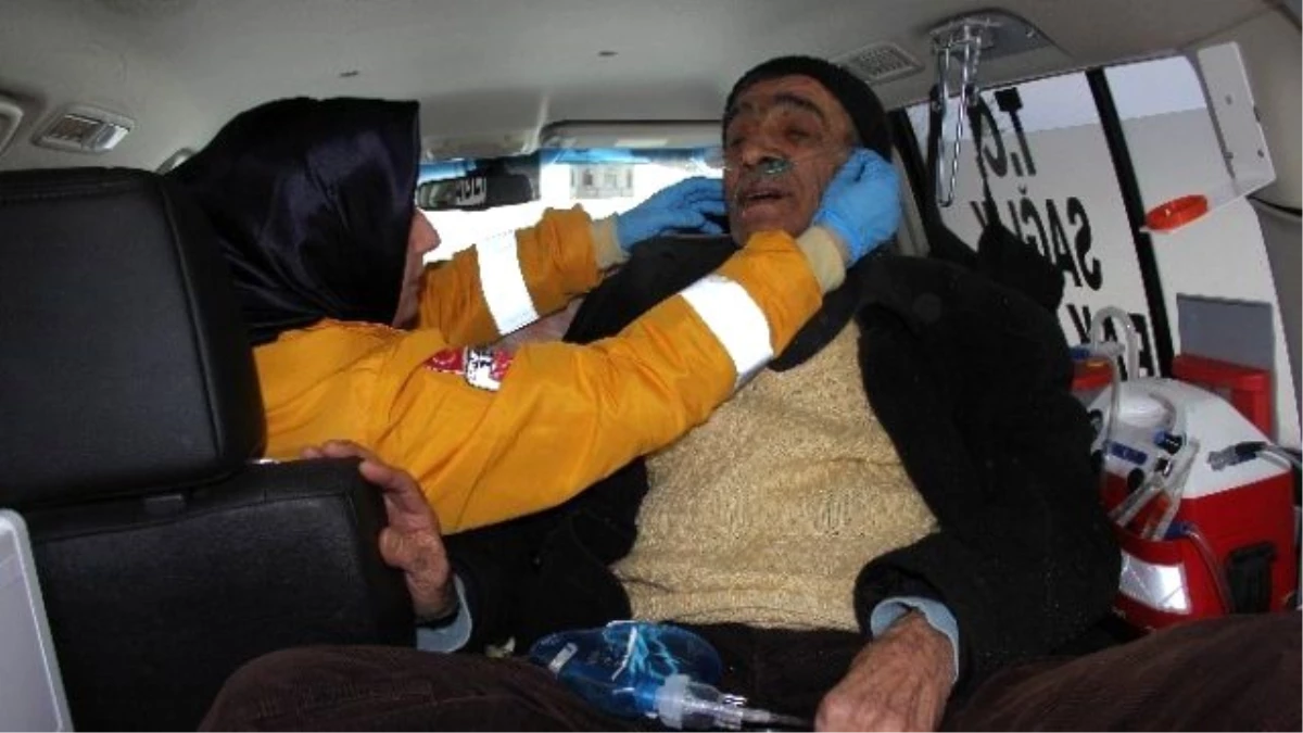 Yaşlı Adamın Yardımına Paletli Ambulans Yetişti