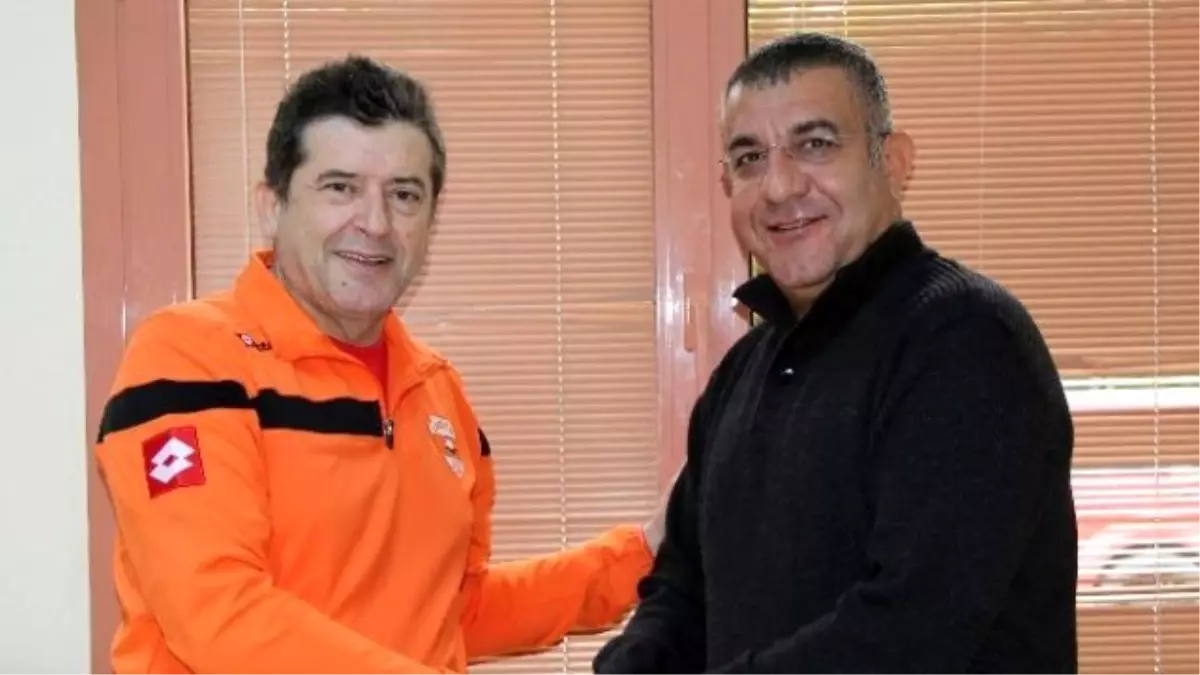 Adanaspor\'un Yeni Teknik Direktörü Güvenç Kurtar Oldu