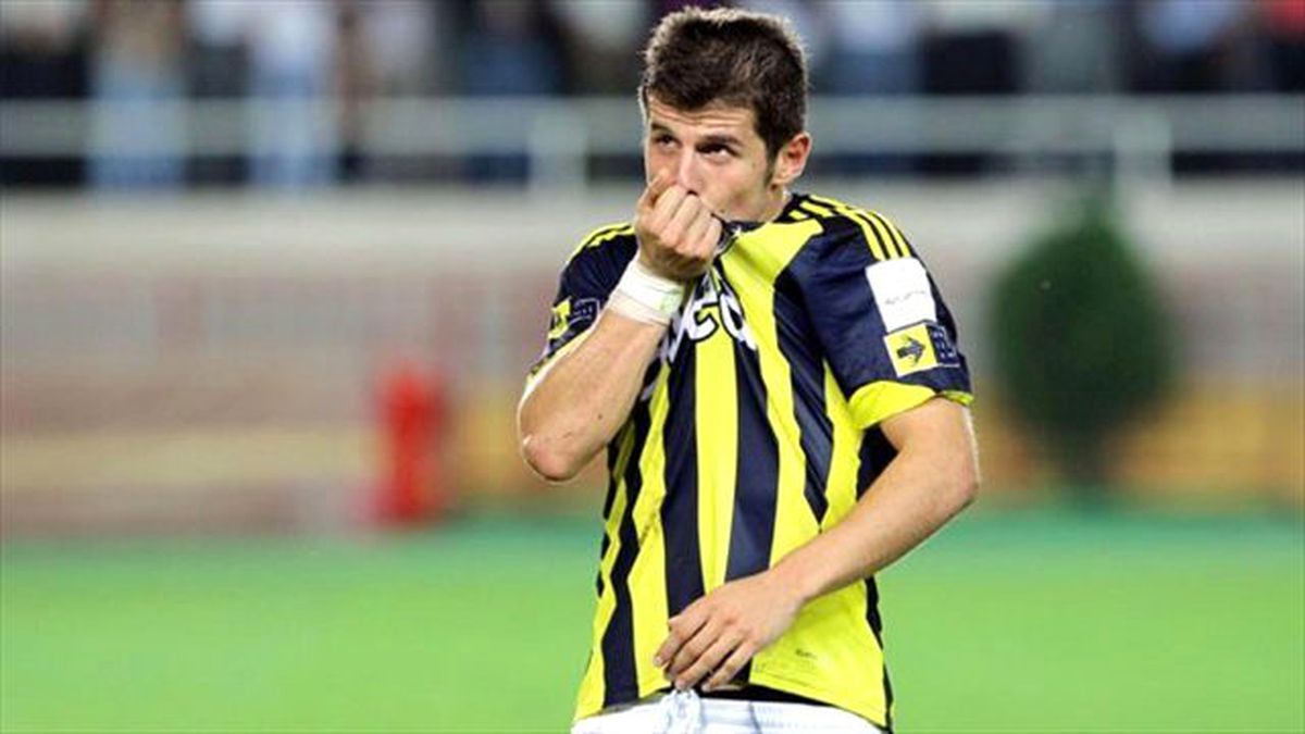 Emre Belözoğlu\'ndan Yönetime Rest Gibi Mesaj