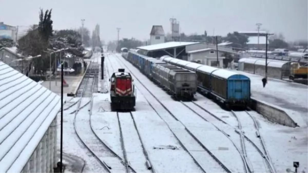 Balıkesir\'in İlçelerinde Kar Kabusu Geri Döndü