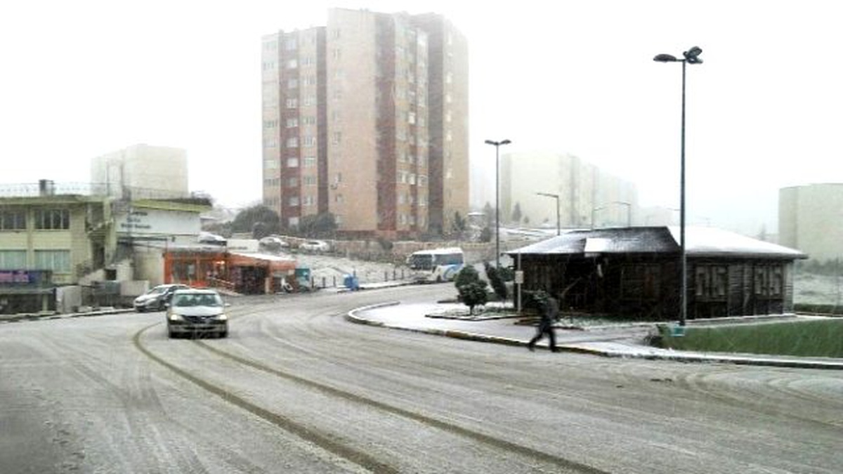 Bandırma\'da Fırtına Deniz Ulaşımını Aksattı