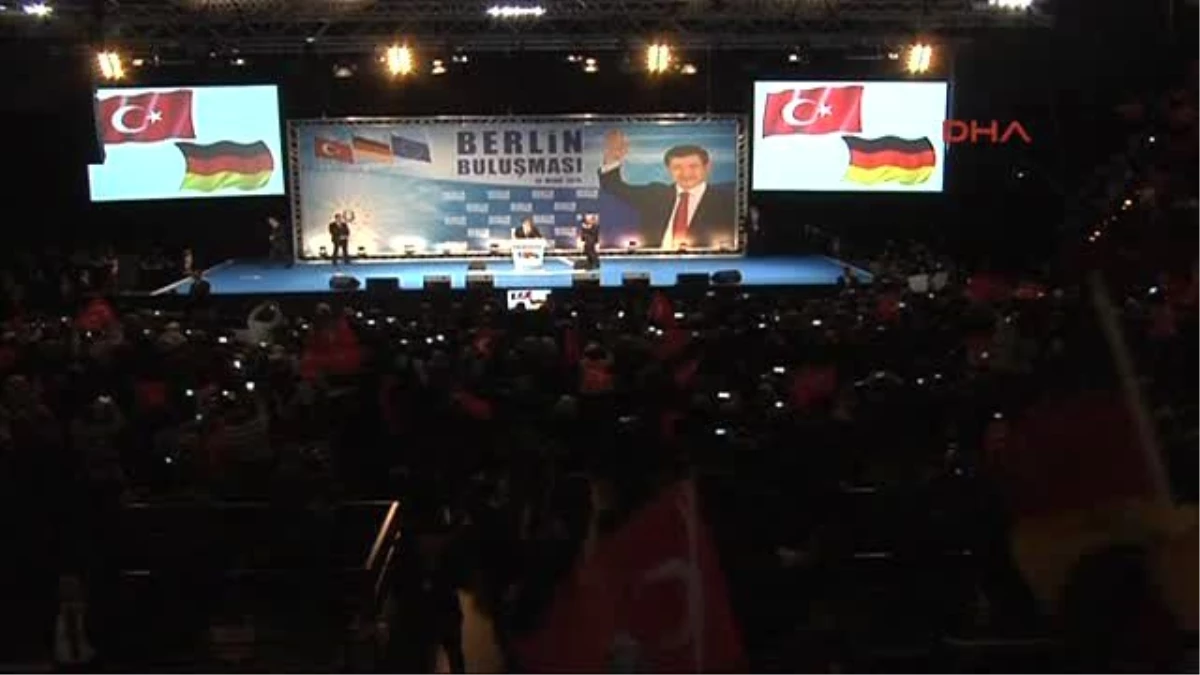 Başbakan Davutoğlu, Berlin\'deki Türklere Hitap Etti