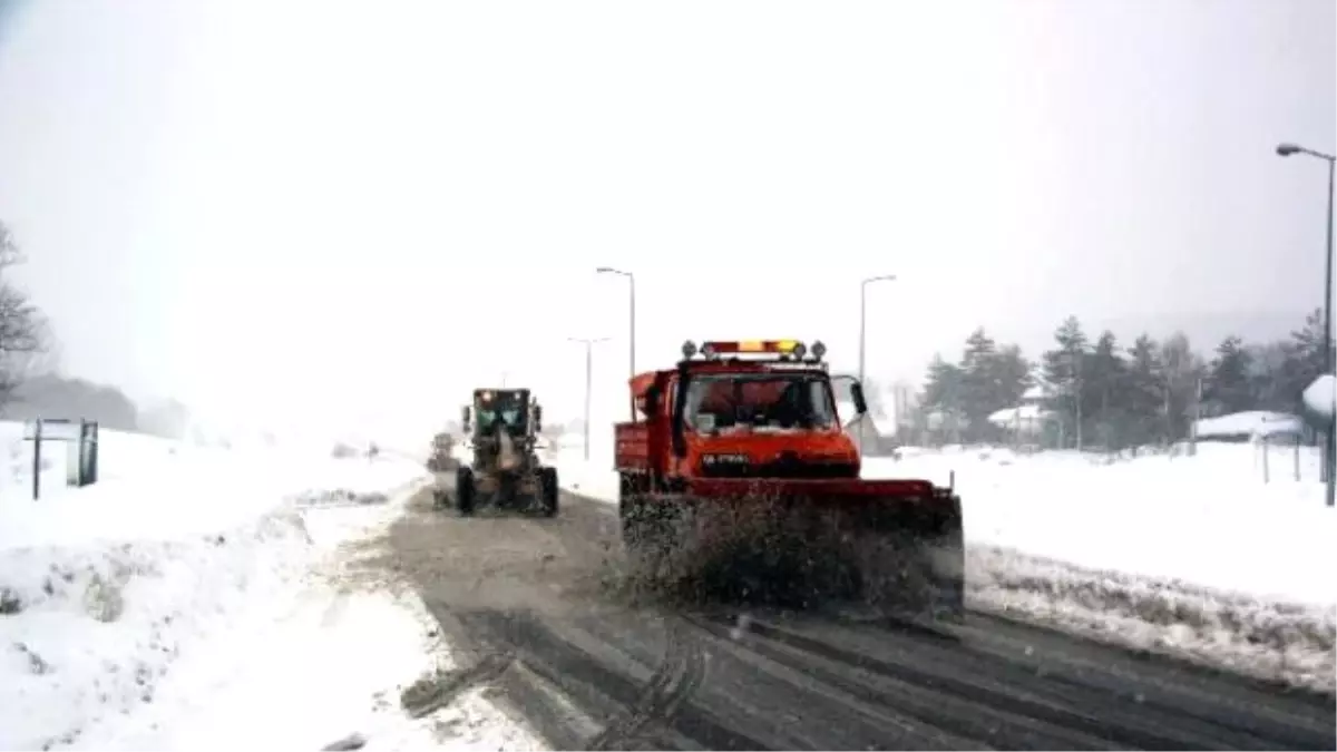 Bolu Dağında Kar Yağışı Ulaşımı Etkiliyor