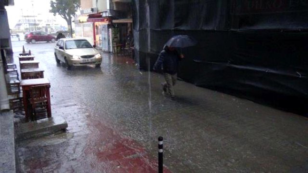 Çanakkale\'de Rüzgarla Birlikte Yağmur Etkili Oluyor