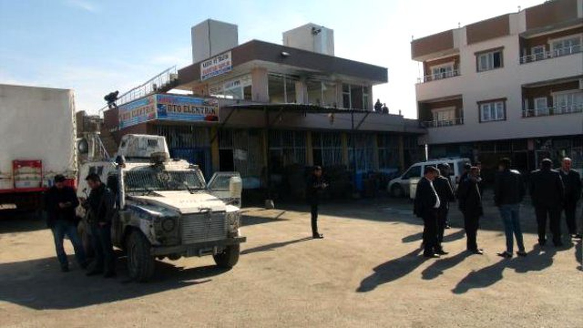 Cizre\'de Baz İstasyonuna Atılan Roket Mermisi İşyerine İsabet Etti