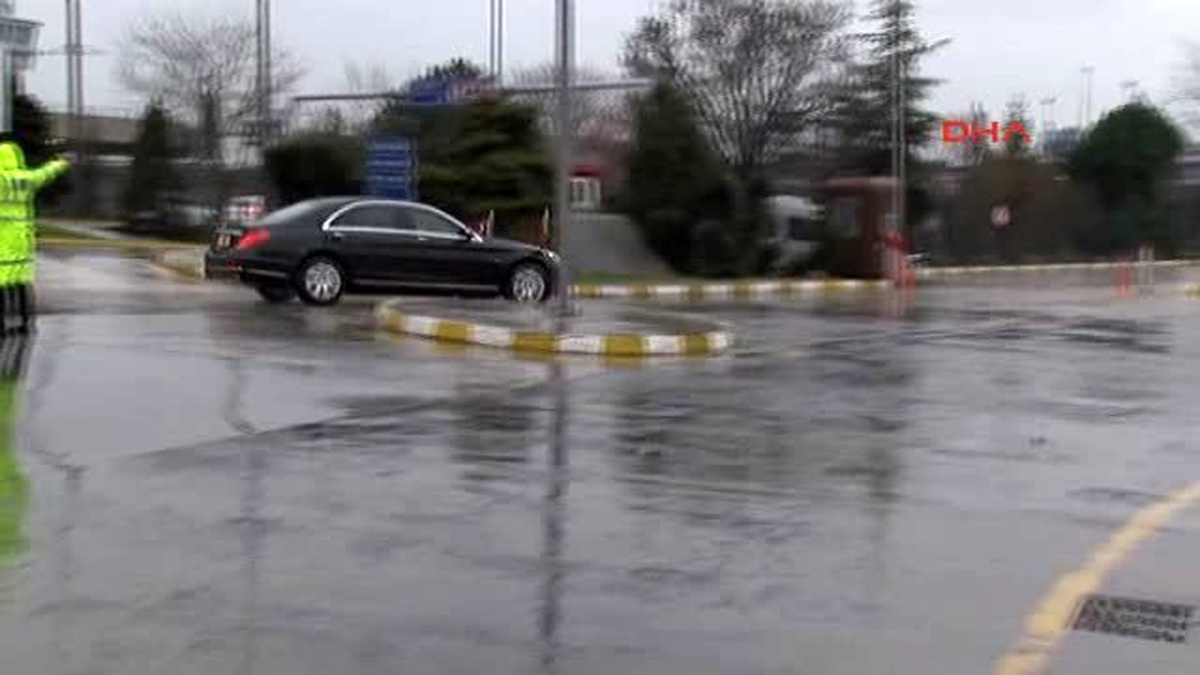 Cumhurbaşkanı Erdoğan\'ın Konvoyu Uçak Altına Kadar İlerledi