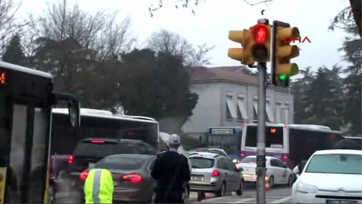 Cumhurbaşkanı Erdoğan Trafiğe Takıldı