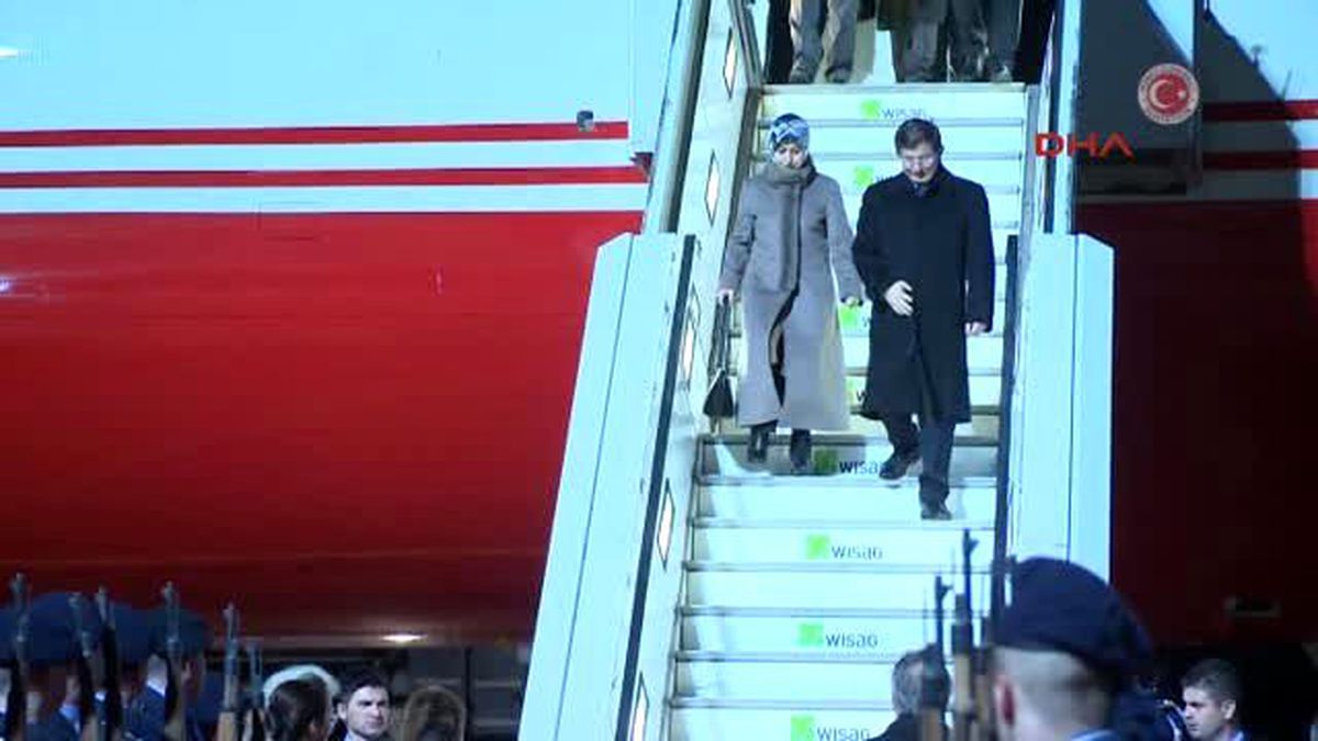 Davutoğlu Almanya\'da Resmi Törenle Karşılandı