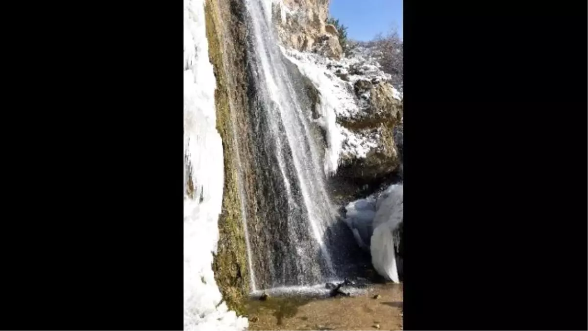 Gümüşhane\'de Buzdan Şelaleler Oluştu