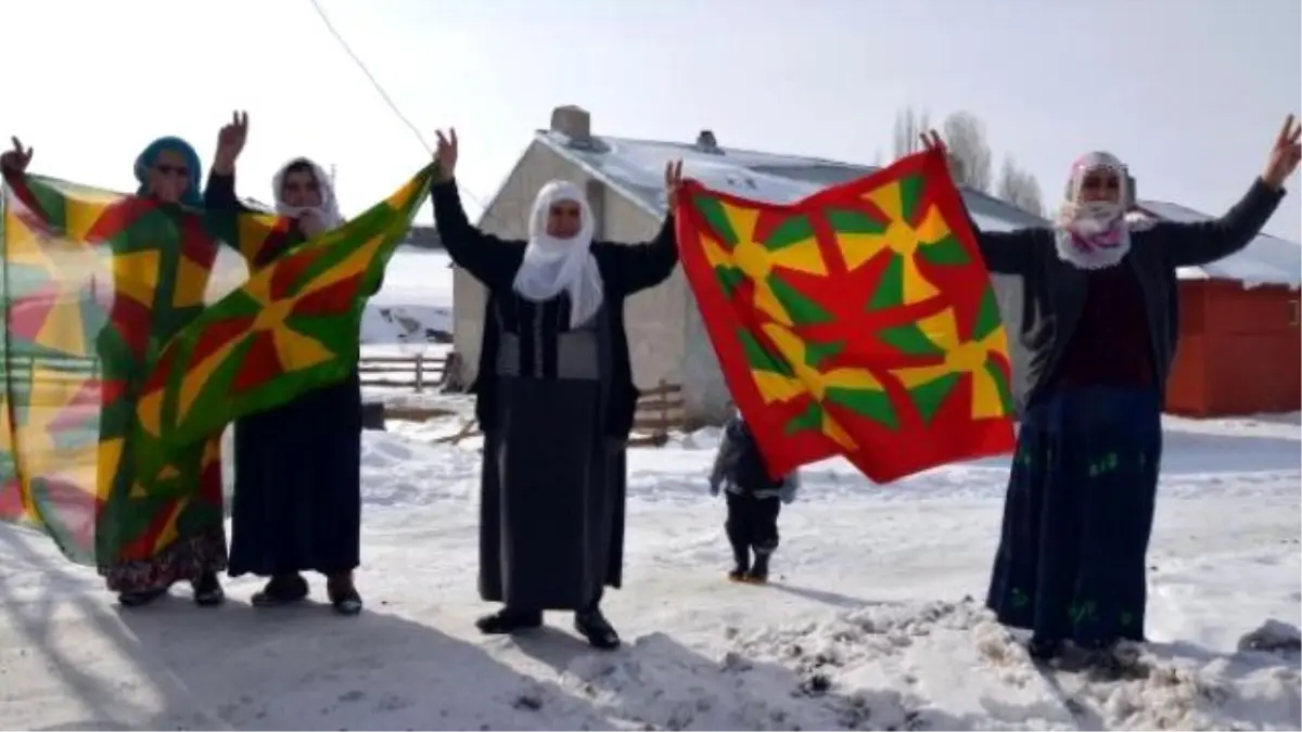 Işid\'le Girdiği Çatışmada Ölen Ypg\'li Ağrı\'da Toprağa Verildi