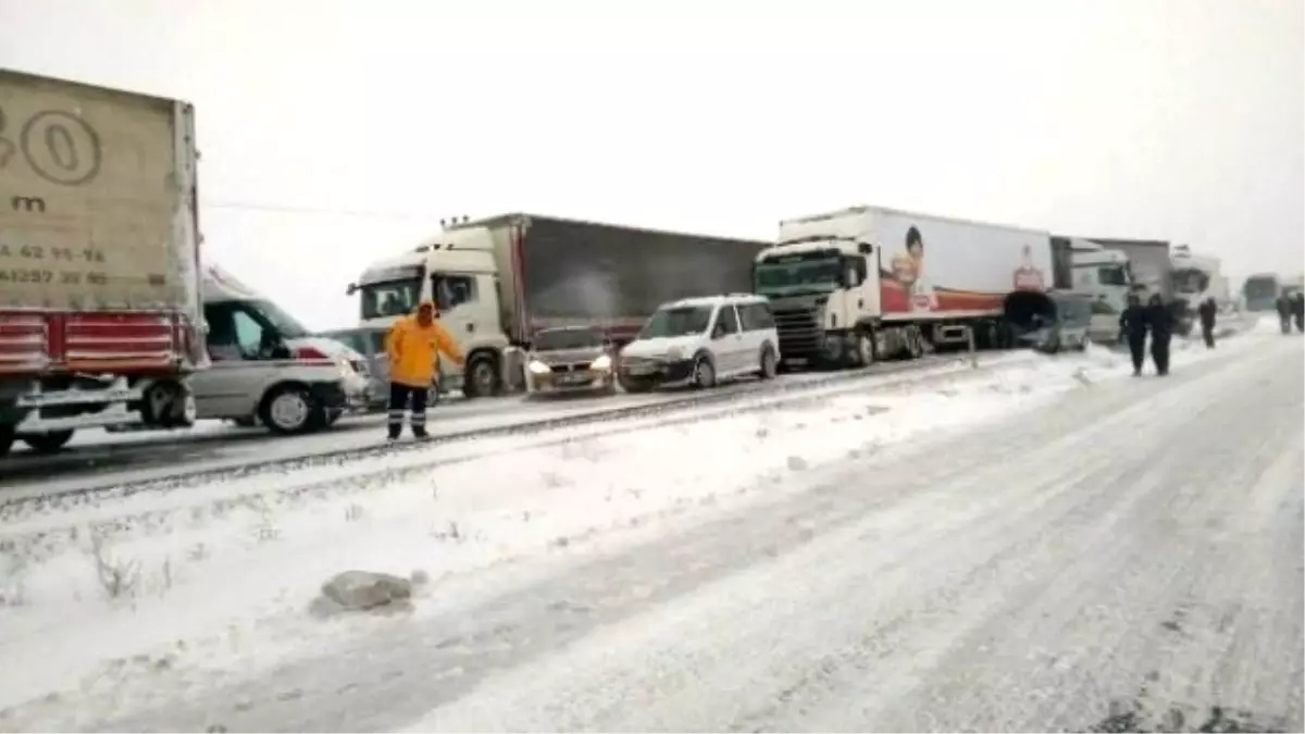 Kapanan Ankara-Aksaray Karayolunu Tank Kurtarıcı Trafiğe Açtı