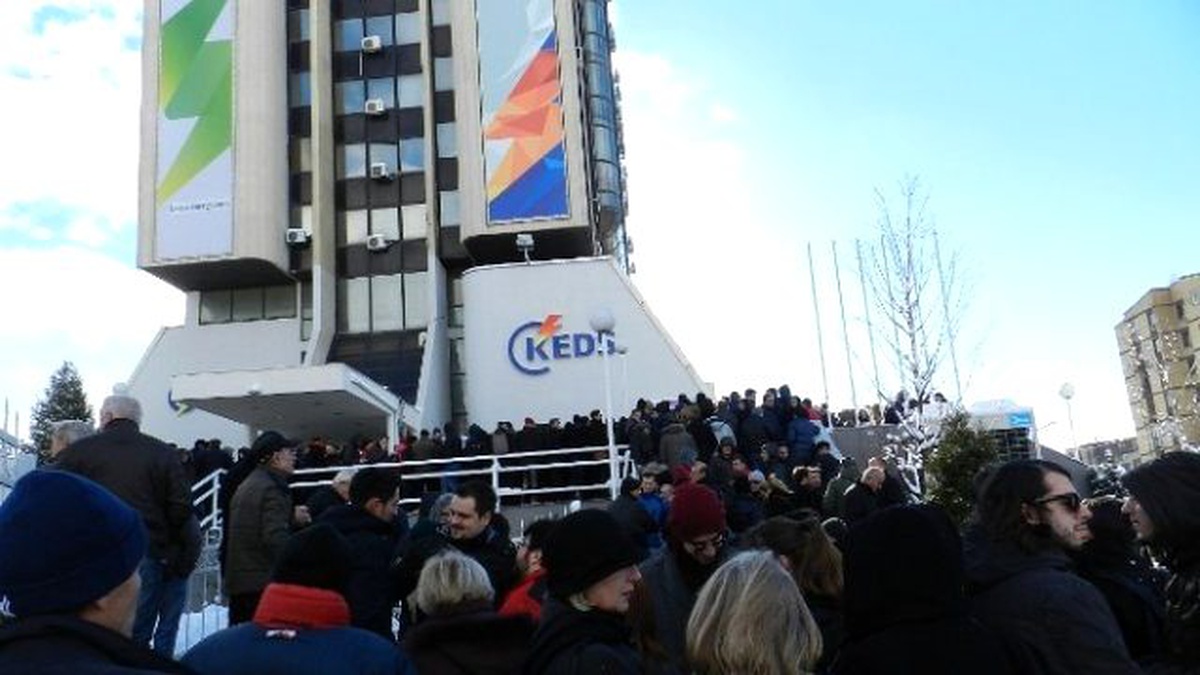 Kosova\'da Elektrik Fiyatları Protesto Edildi