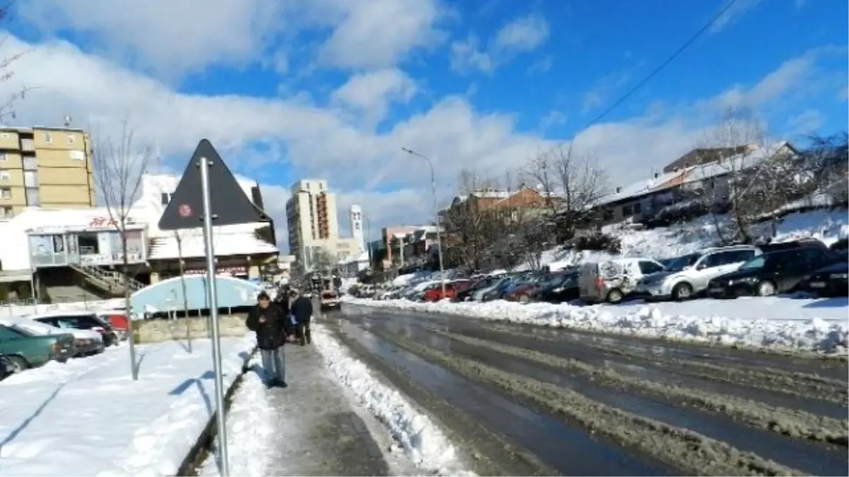 Kosova\'da Kar Trafiği Mahvetti