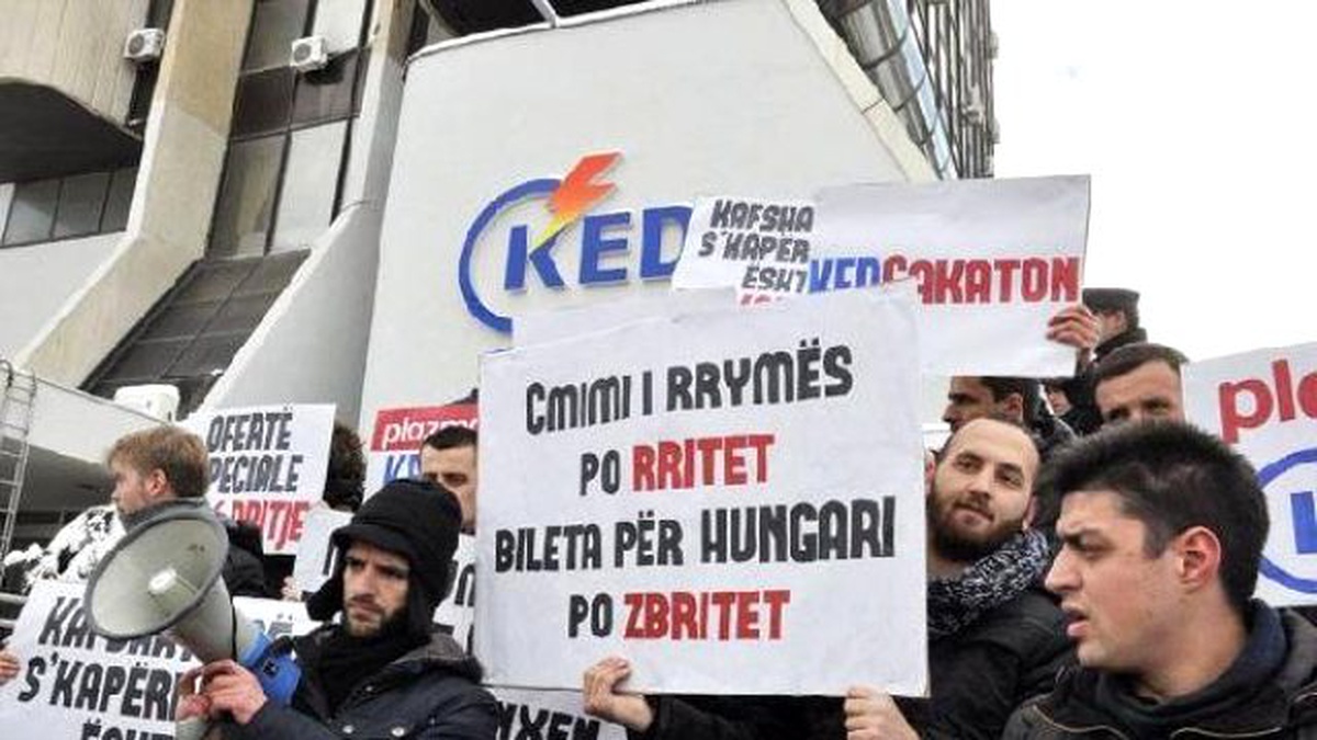 Kosovalılar Yüksek Elektrik Fiyatlarını Protesto Etti