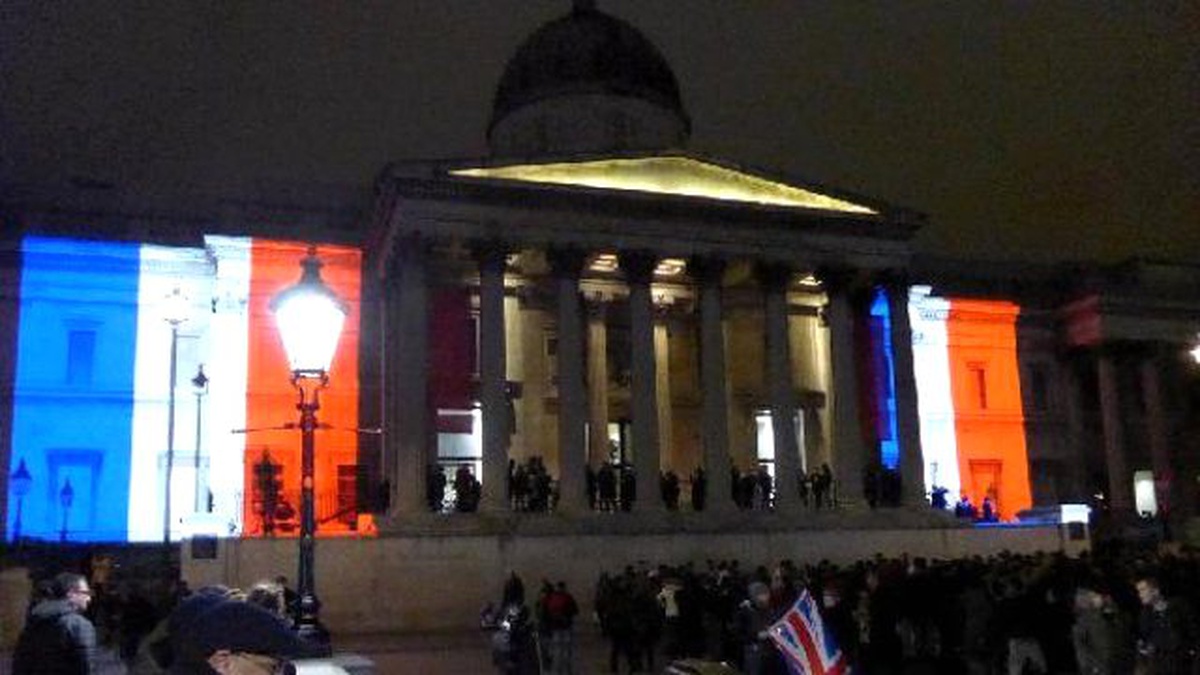 Londra Fransa Renklerine Büründü