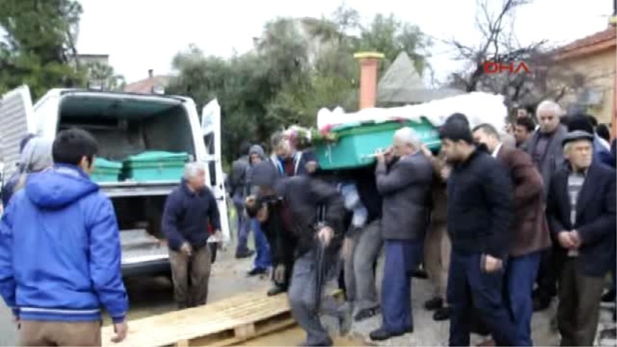 Muğla Milas Buse Hemşire Babasının Mezarı Yanında Gözyaşları İçinde Toprağa Verildi