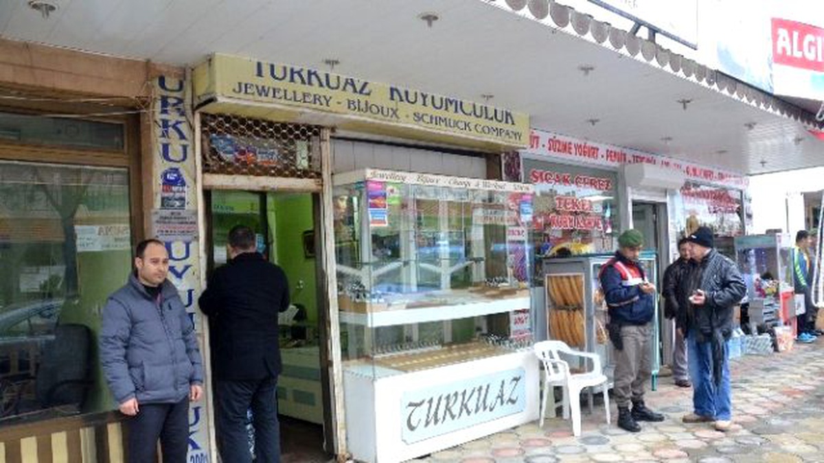 Kuyumcu Soyguncuları Güvenlik Kamerasına Yakalandı