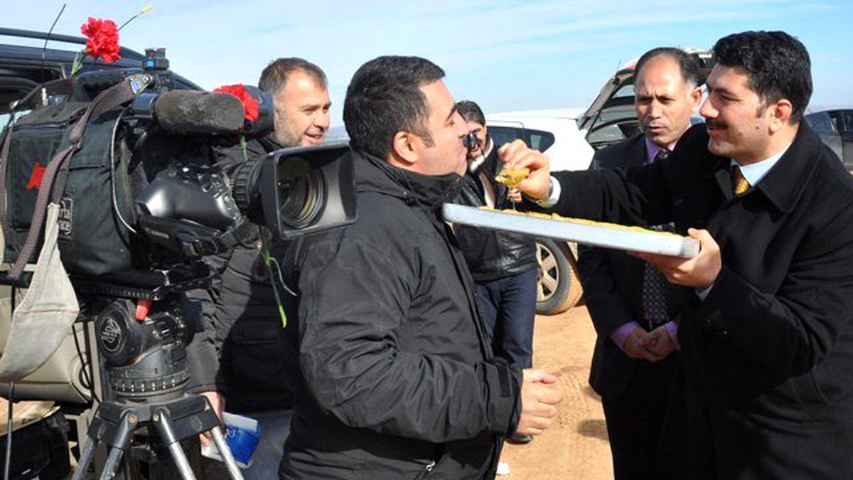 Sınırdaki Gazetecilere Baklava İkramı