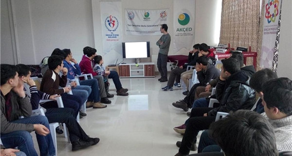 AKÇED\'den Kritik Analitik Düşünme Semineri