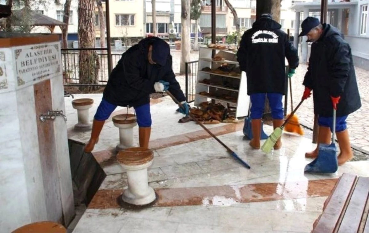Alaşehir\'de Camilerin Temizliği İçin Ekip Kuruldu