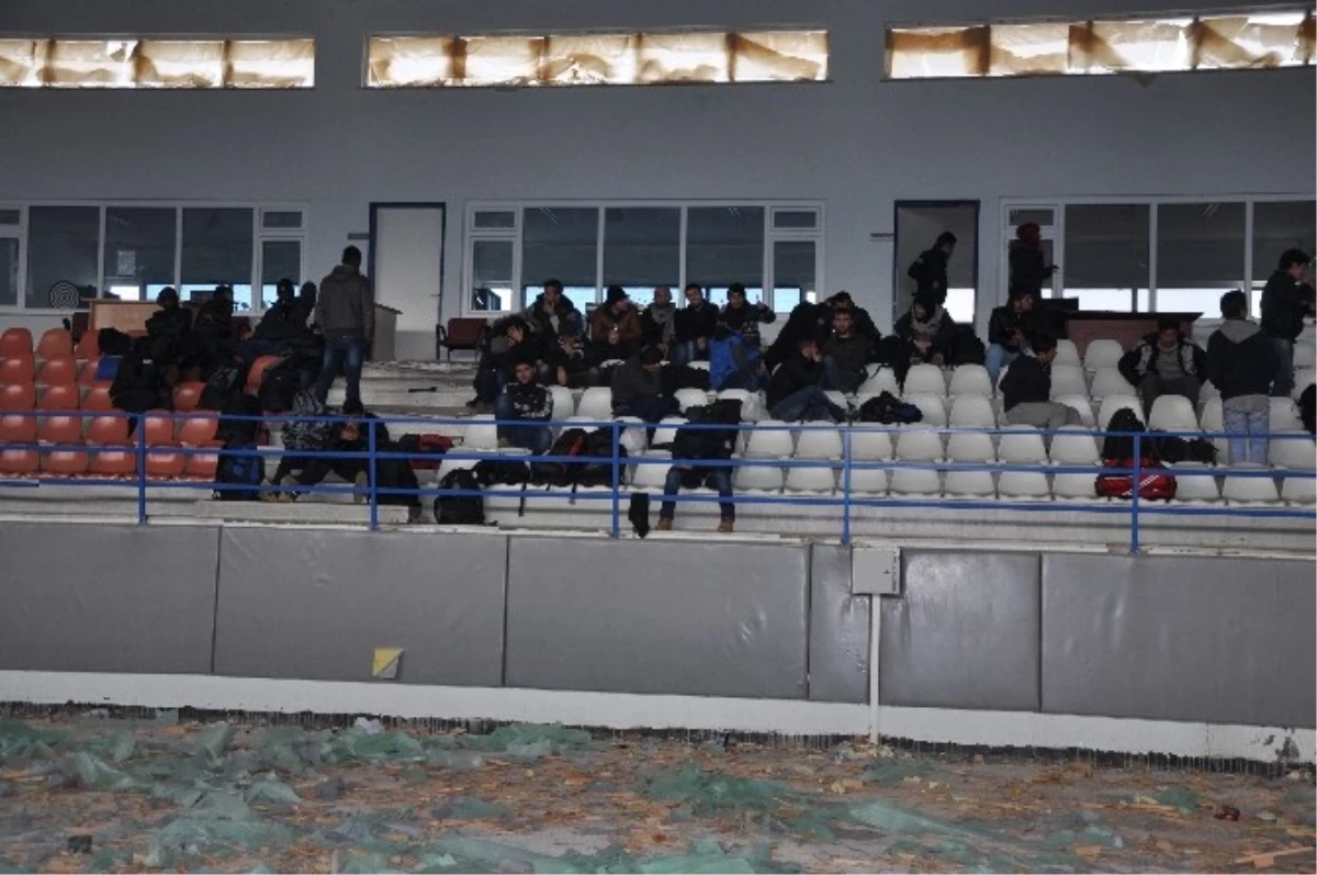 Antalya\'daki Mülteci Operasyonunda Gemi Mürettebatı İki Kişi Gözaltına Alındı