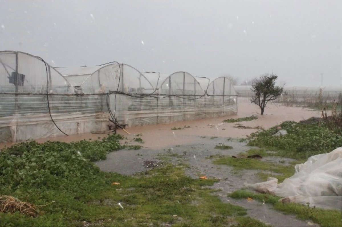 Antalya Şiddetli Yağmur ve Fırtınaya Teslim