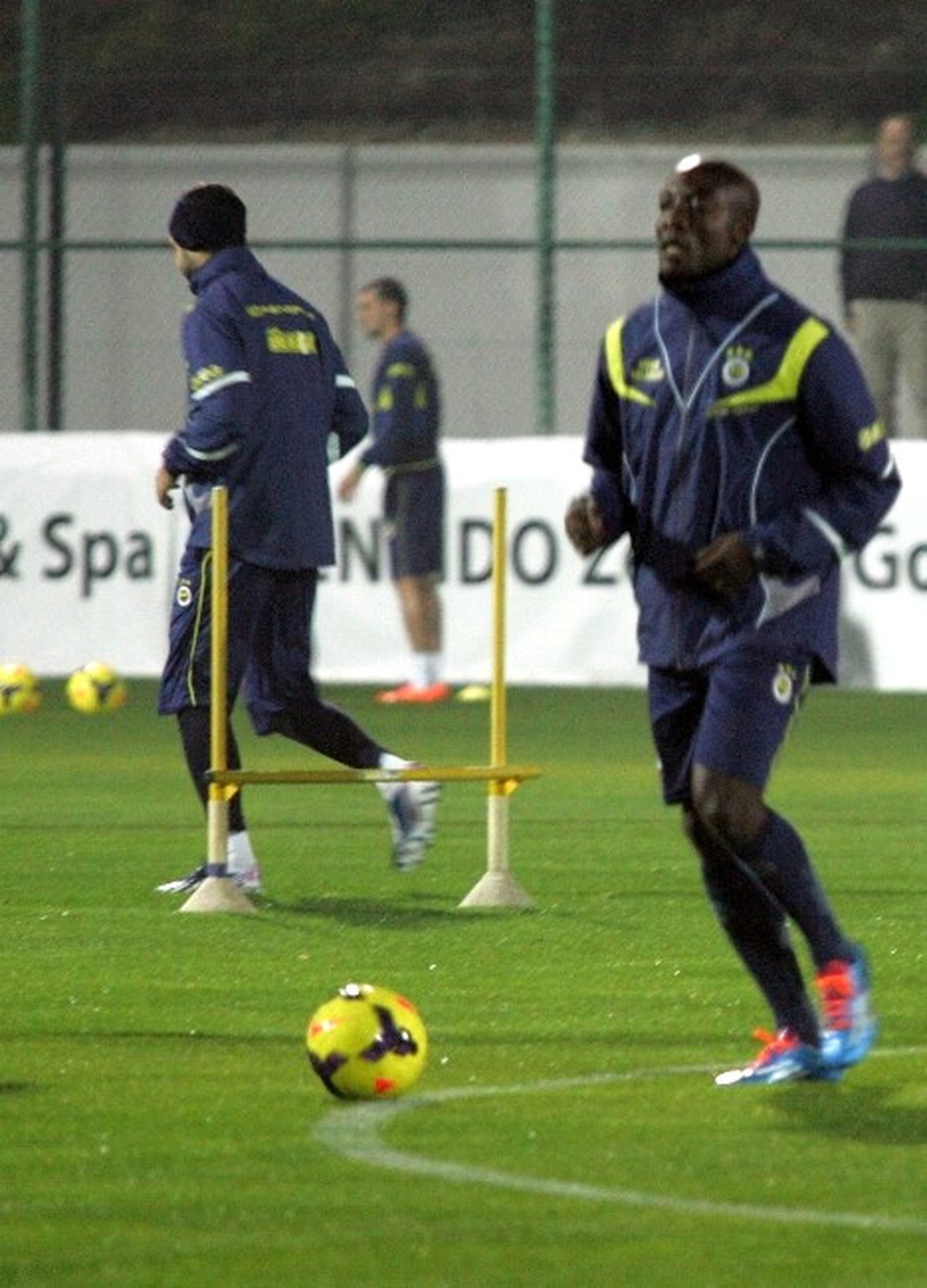 Fenerbahçe, Hazırlıklarını Antalya\'da Sürdürüyor