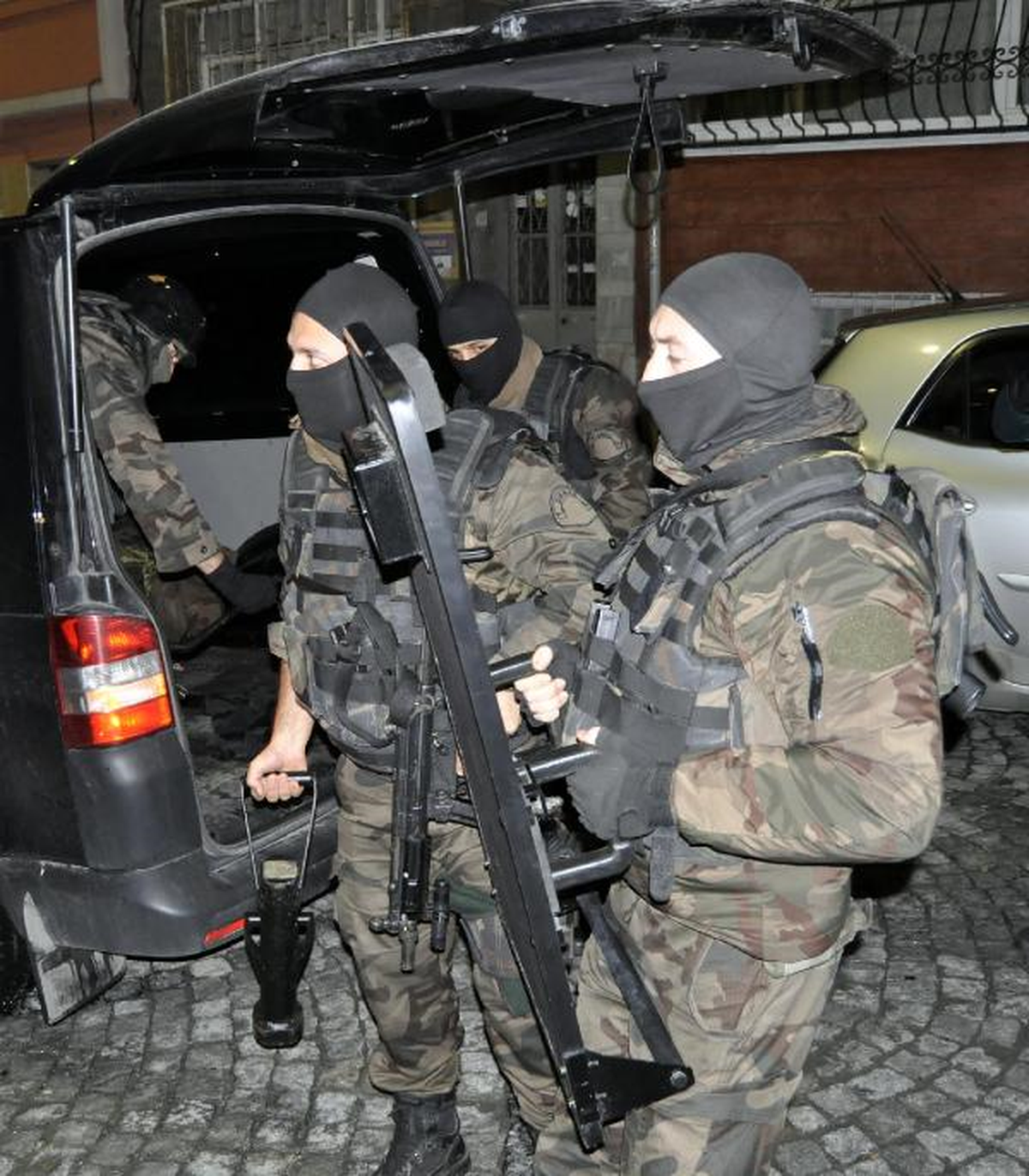 Beyoğlu ve Şişli\'de Uyuşturucu Operasyonu