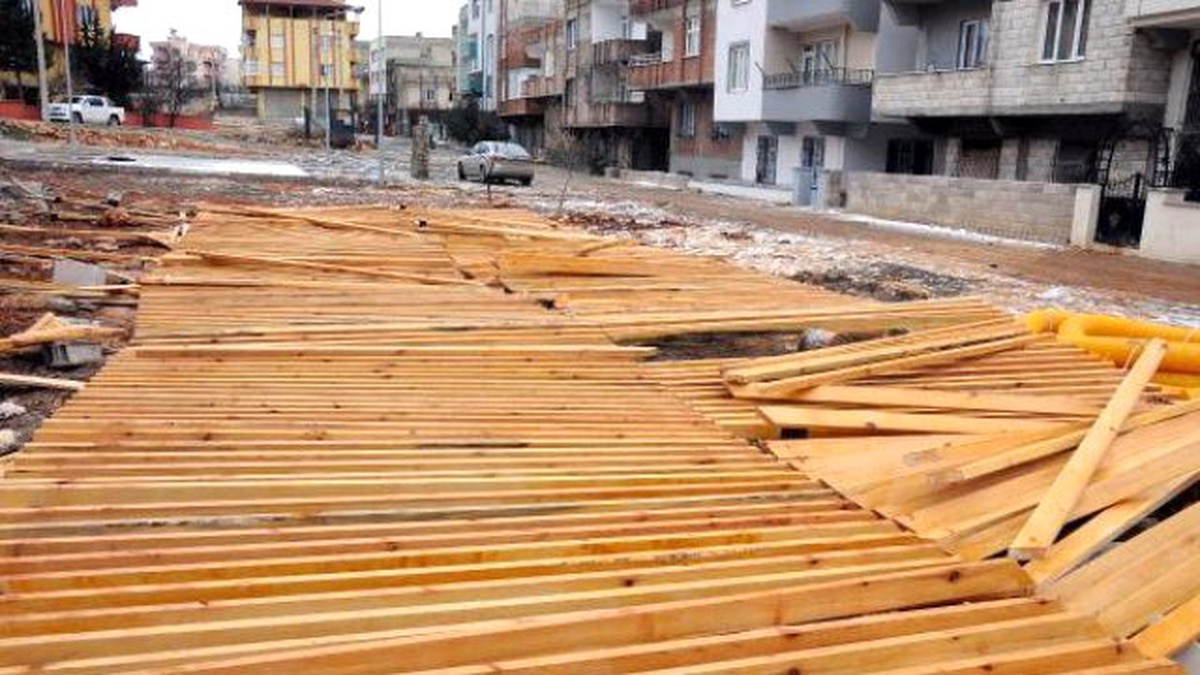 Gaziantep\'te Çöken Kameriyenin Altında Kalan İşçi Yaralandı
