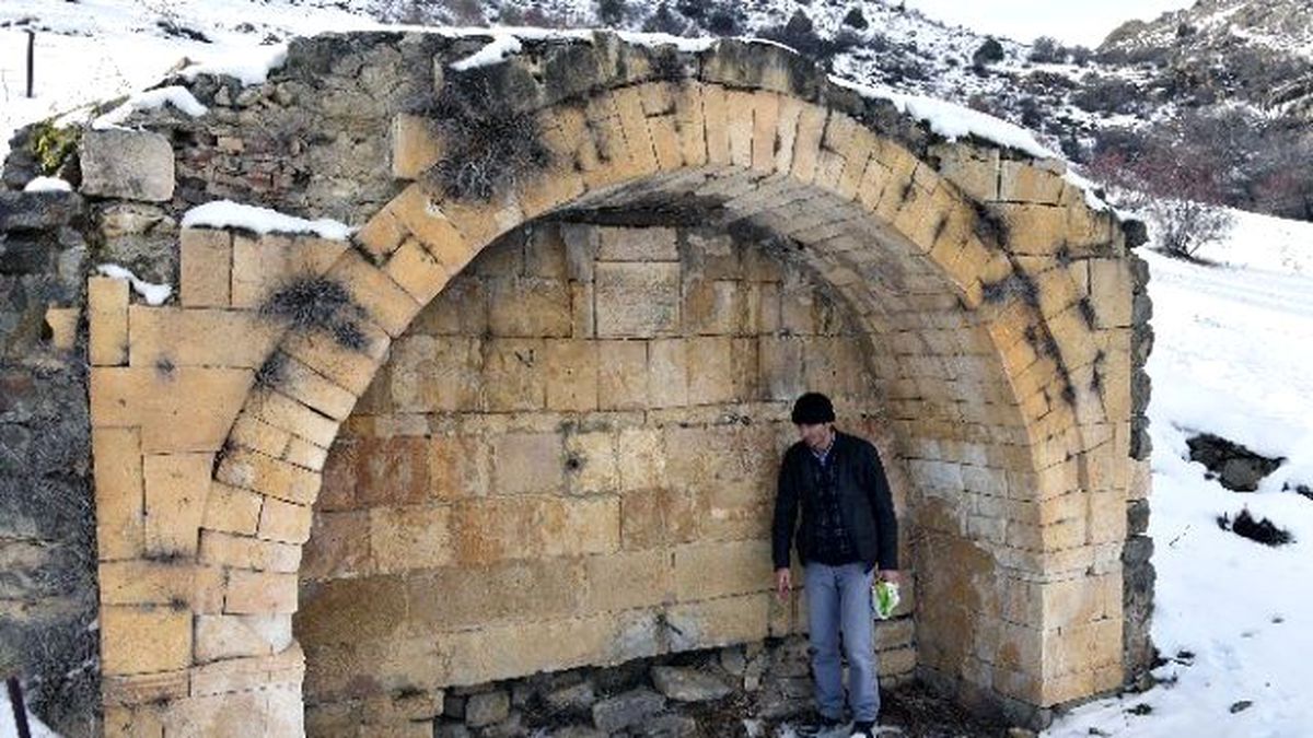 Gümüşhane\'de Ecdat Yadigarı Çeşme Onarım Bekliyor